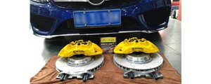 奔馳C級c，前brembo R6搭配DICASE 38034MM孔線盤