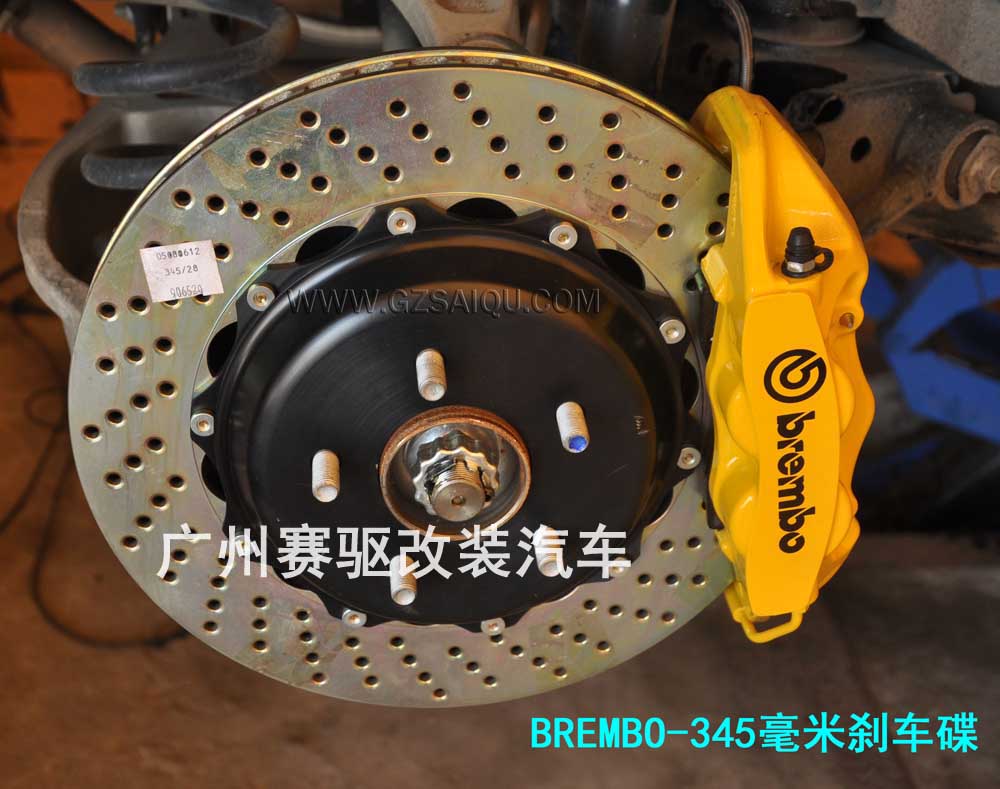 換裝的卡鉗和剎車碟，性能提升